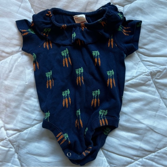 Hanna Andersson Ruffle Onesies Size 3-6 Month - Picture 6 of 8